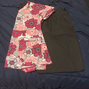 Women’s Scrub Set X-Small Top Medium Bottom 28 inch inseam
